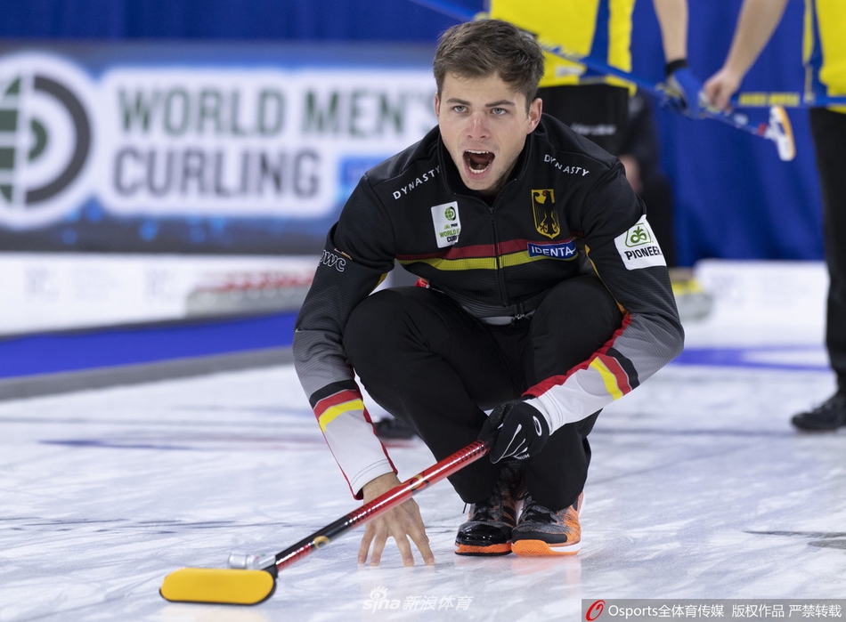 包含瑞典篮球锦标赛决赛华丽收尾布拉克特队夺得冠军的词条