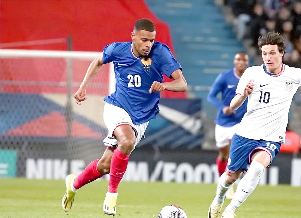 尤文图斯力取开门红，豪取三分晋级