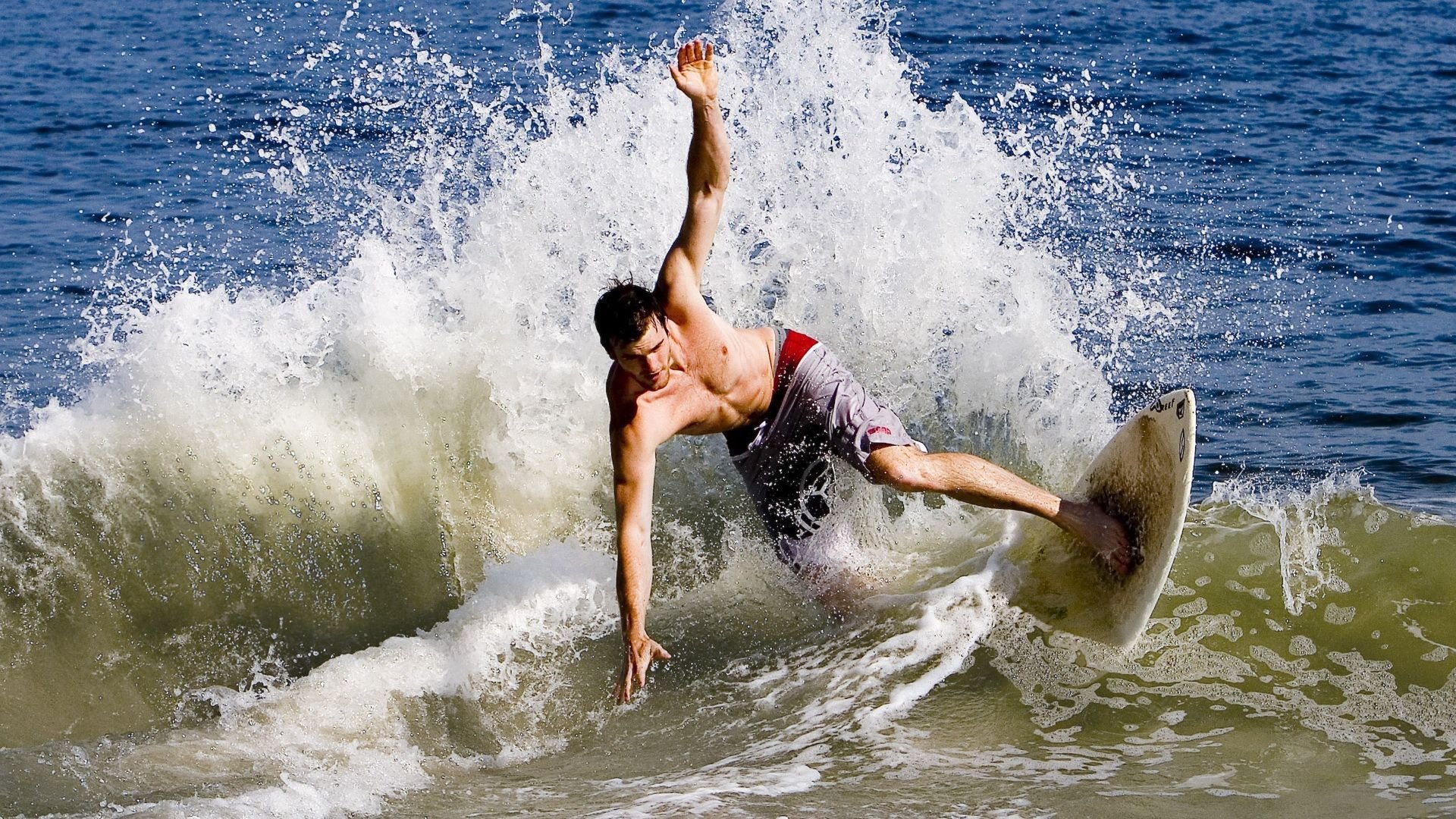 篮网翻盘凯尔特人背后，切特防守端锁死对手的战术密码