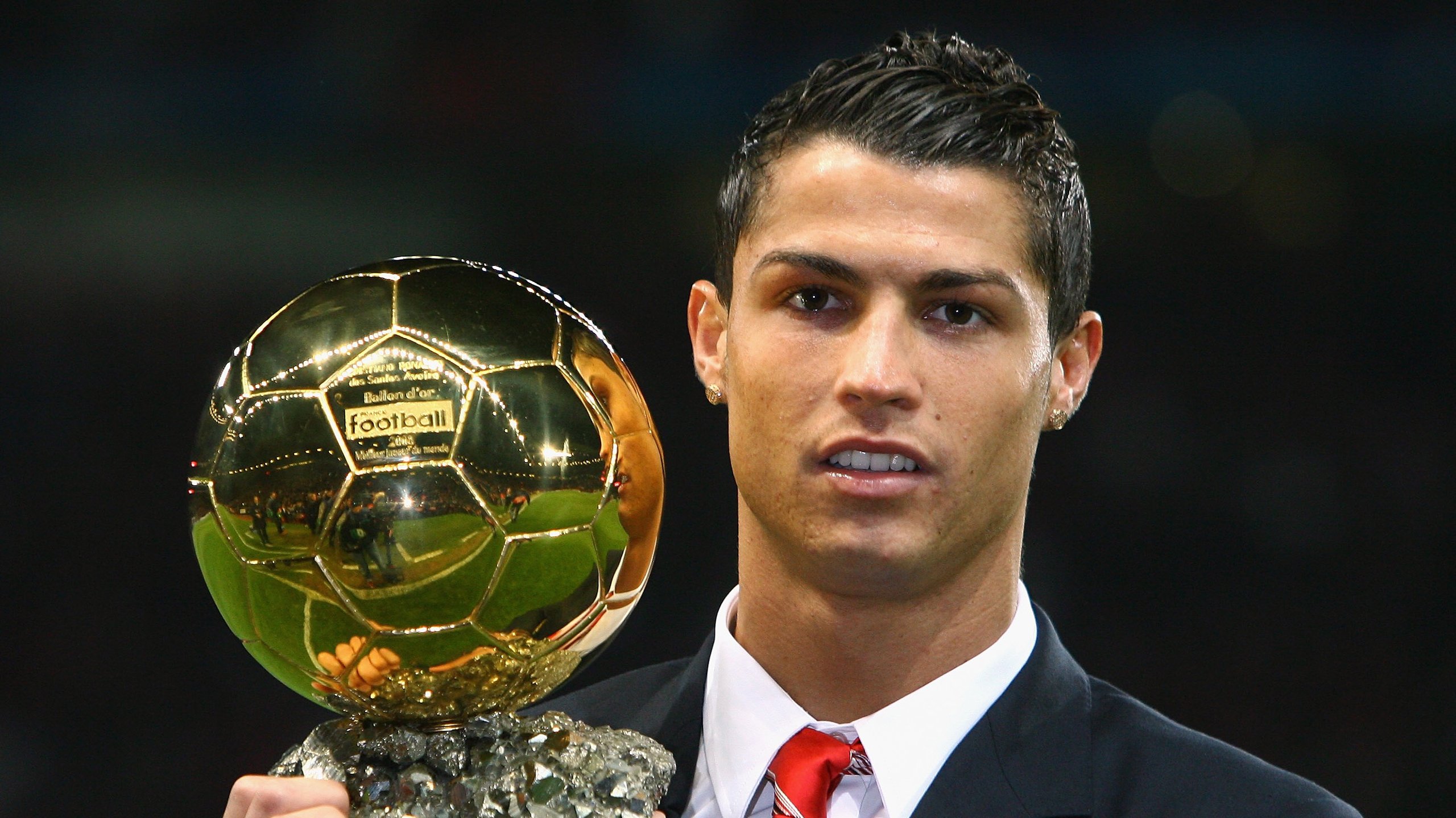 双杯辉映，戴维斯杯鏖战拉沃尔杯，纳达尔在传奇战场刷新不朽纪录